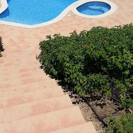 5 Bedroom Pool And Garden *