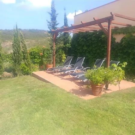 5 Bedroom Pool And Garden