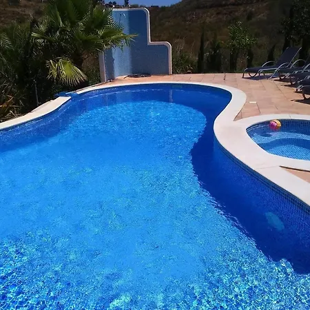 Villa 5 Bedroom Pool And Garden