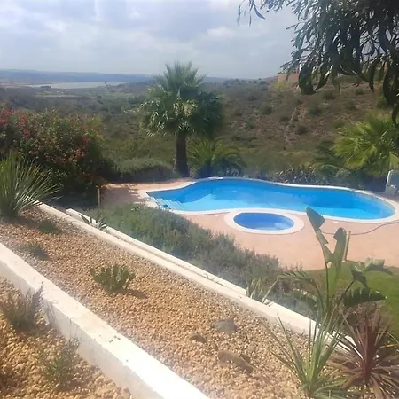 5 Bedroom Pool And Garden